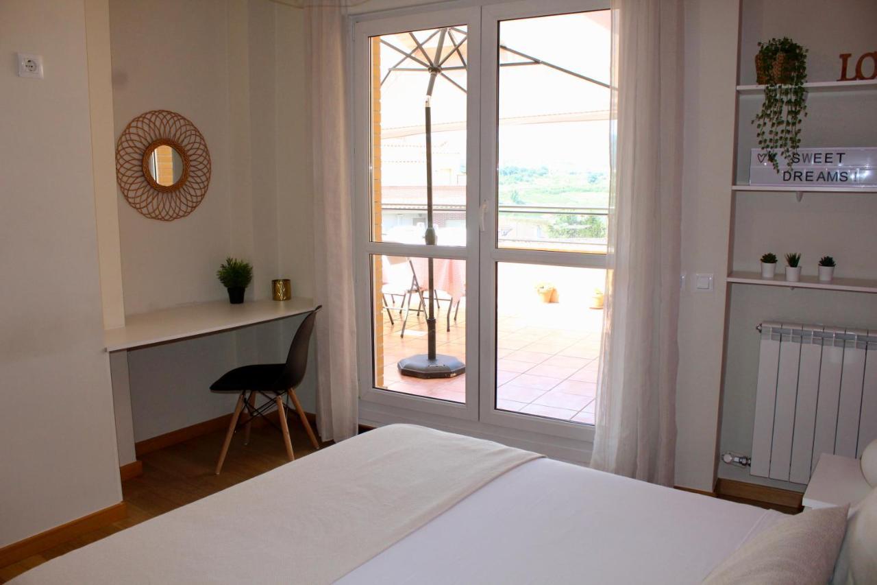Atico En El Centro Con Amplia Terraza Apartment Entrena Екстериор снимка